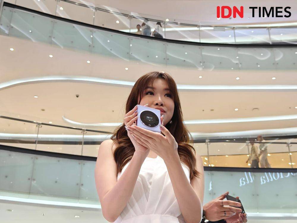 TECNO PHANTOM V Flip (IDN Times/Fatkhur Rozi)