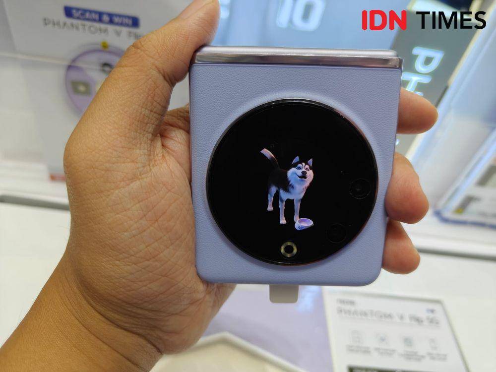 TECNO PHANTOM V Flip (IDN Times/Fatkhur Rozi)