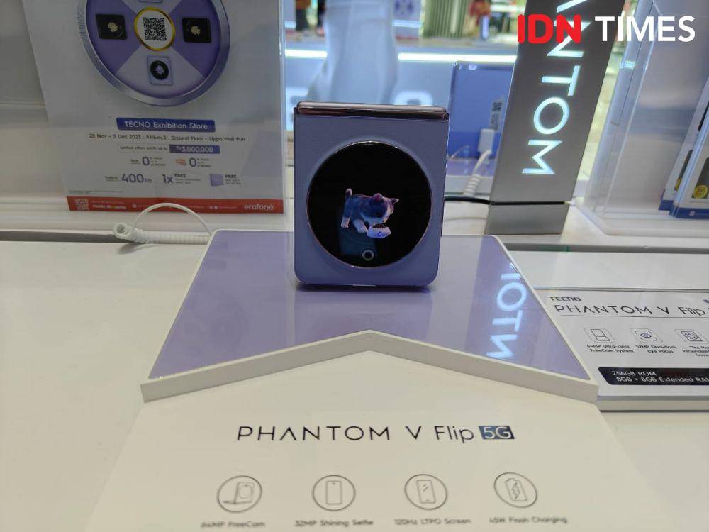 TECNO PHANTOM V Flip (IDN Times/Fatkhur Rozi)