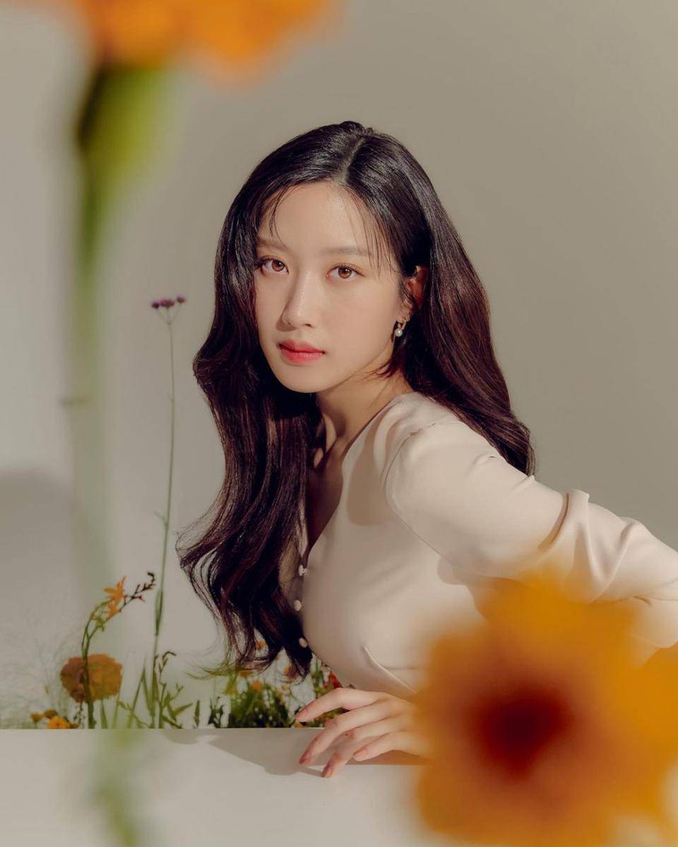 makeup look ala Mun Ka Young (instagram.com/m_kayoung)