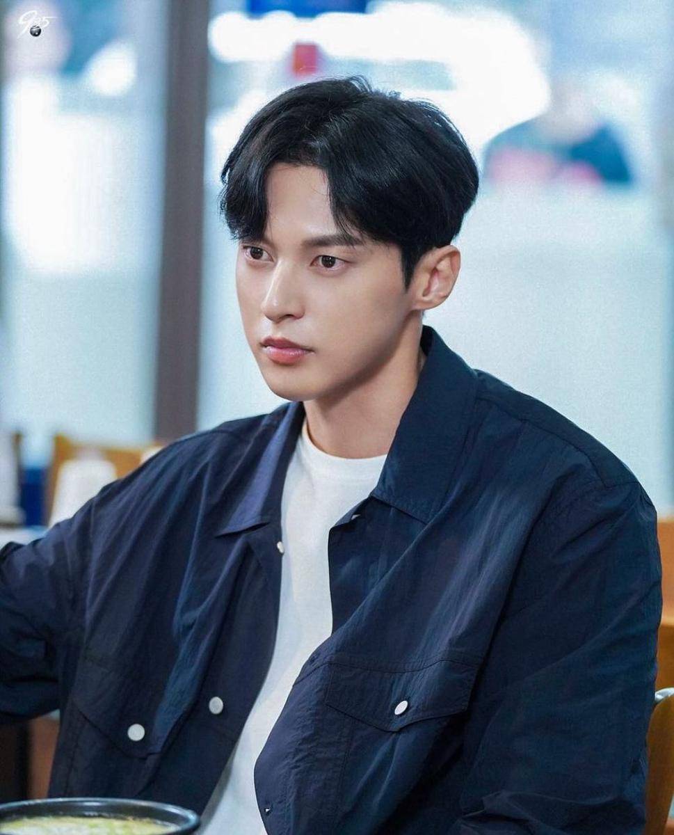 Yoon Sun Woo (instagram.com/yoonsxx)