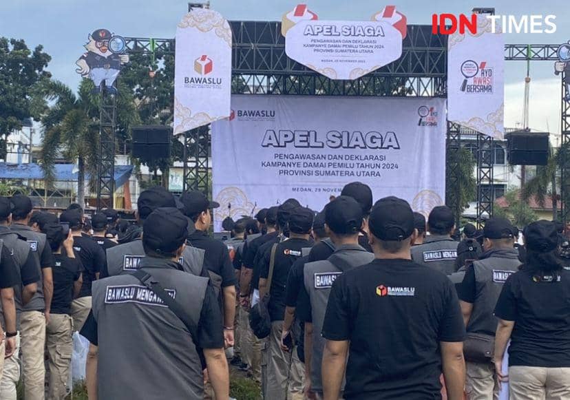 Bawaslu Sumut menggelar apel siaga di istana maimun (IDN Times/Indah Permata Sari)