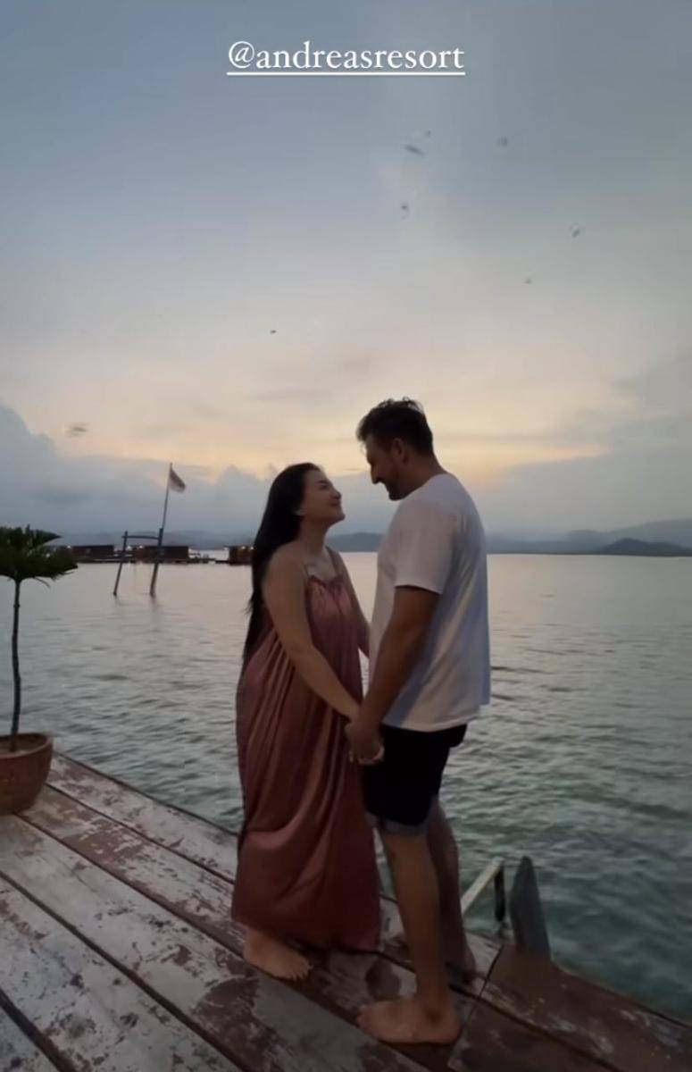 potret Nathalie Holscher dan Ladislao liburan bareng di Lampung (Instagram.com/nathalieholscher)