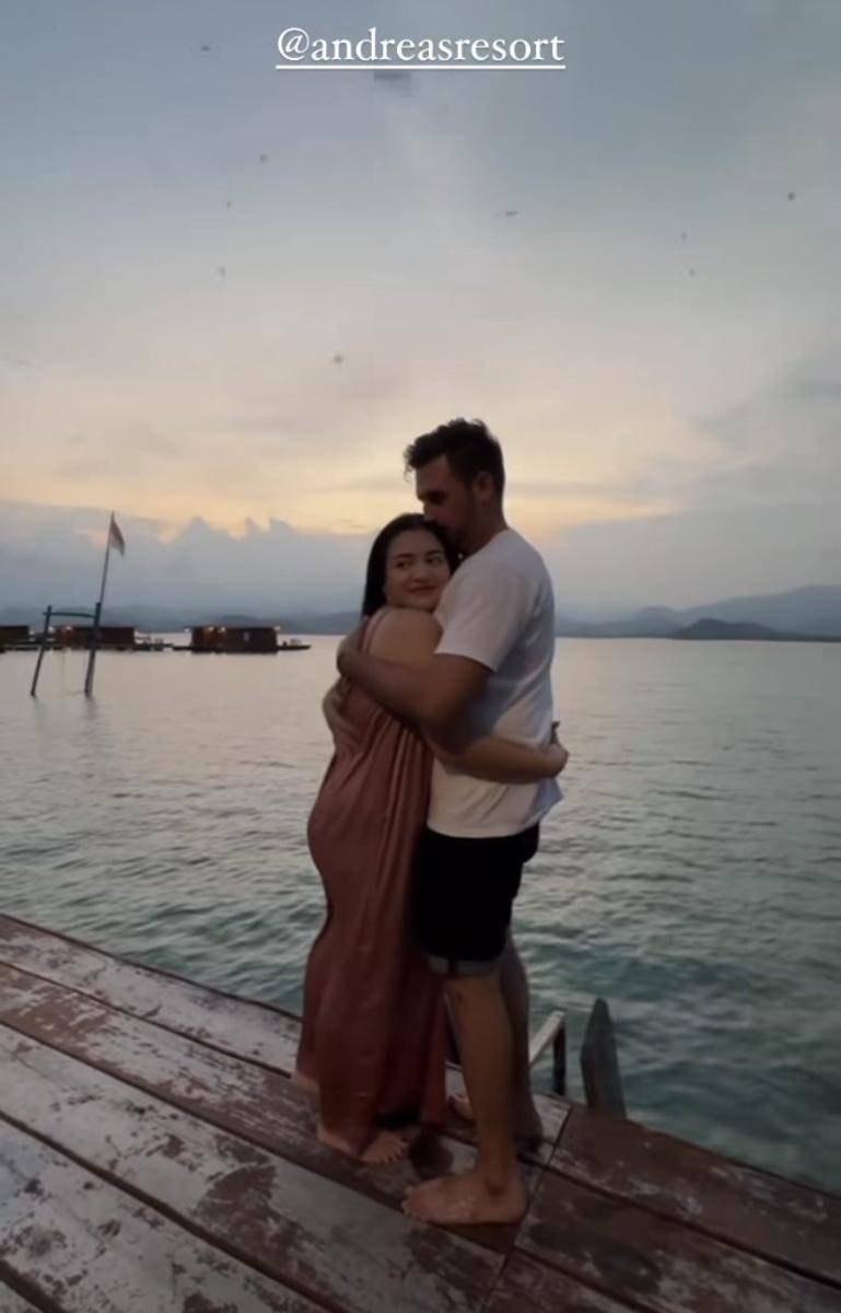 potret Nathalie Holscher dan Ladislao liburan bareng di Lampung (Instagram.com/nathalieholscher)