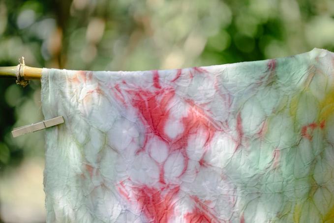 ilustrasi tie dye (pexels.com/teonaswift)