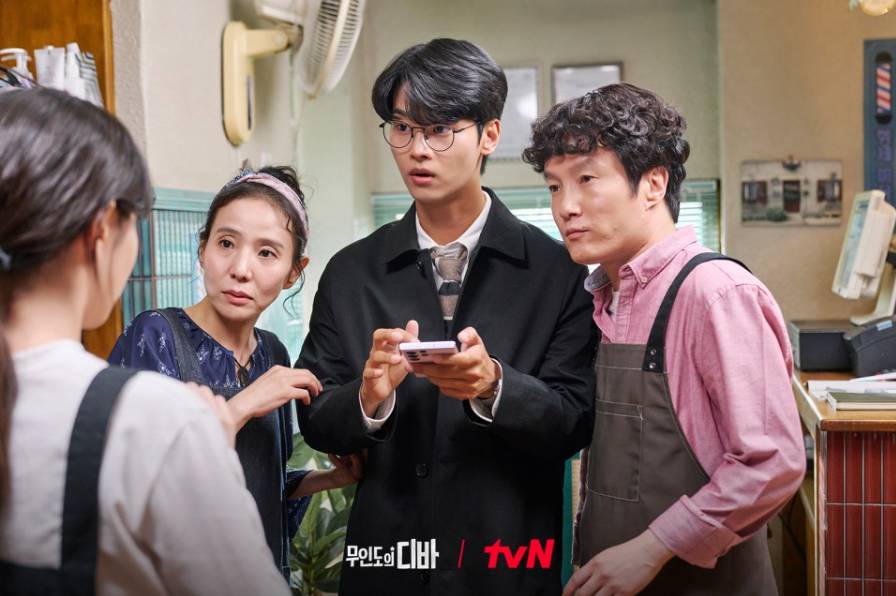 Seo Jung Yeon, Cha Hak Yeon, dan Lee Joong Ok di drama Castaway Diva (Dok. tvN/Castaway Diva)