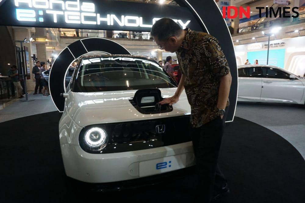 Honda e yang dihadirkan dalam Honda Auto Expo, di Plaza Ambarrukmo Yogyakarta, Rabu (29/11/2023) - Minggu (3/12/2023). (IDN Times/Herlambang Jati Kusumo)