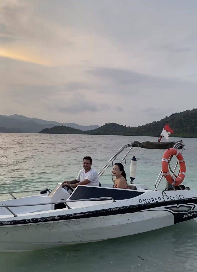 potret Nathalie Holscher dan Ladislao liburan bareng di Lampung (Instagram.com/nathalieholscher)