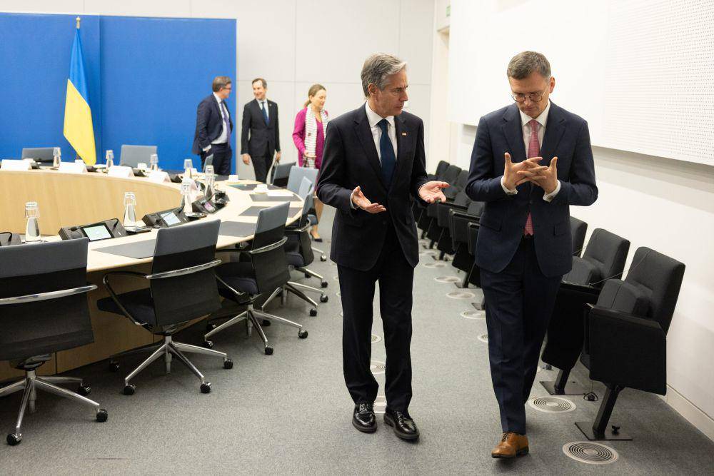 Menlu AS Antony Blinken dan Menlu Ukraina Dmytro Kuleba (Twitter.com/