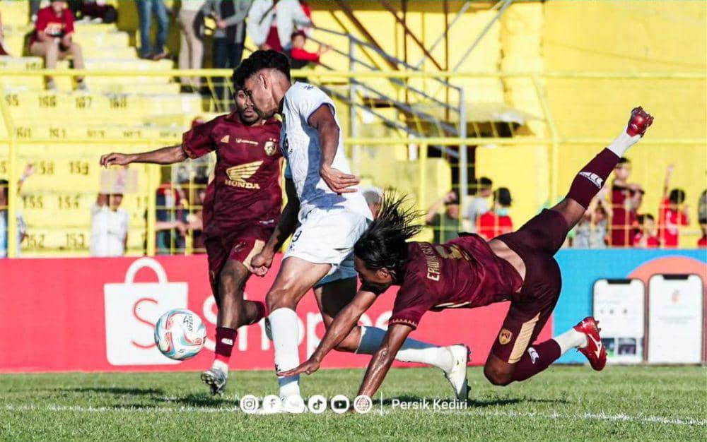 Persik Kediri dalam laga menghadapi PSM Makassar di Liga 1 2023/2024 putaran pertama. (instagram.com/persikfcofficial)