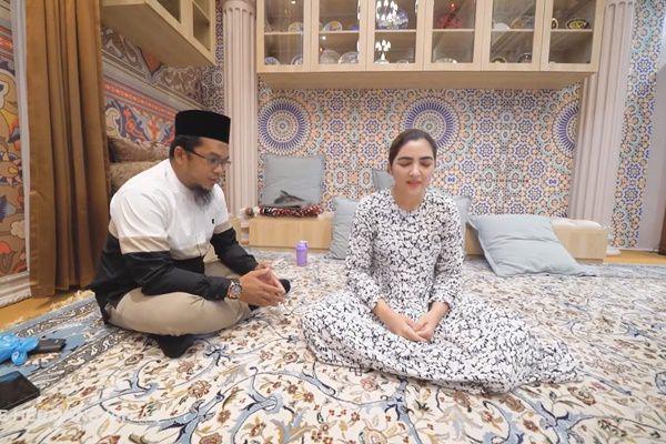 7 Potret Ashanty Memutuskan Dirukiah, Nangis dan Tiba-tiba Tertawa
