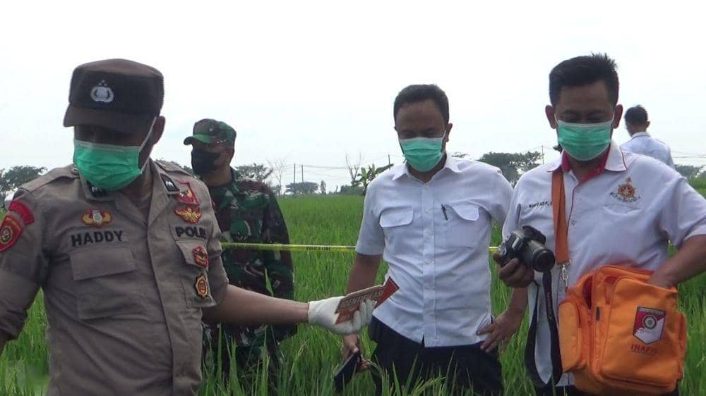 Polisi melakukan olah TKP di tempat ditemukan mayat/ IDN Times/ Riyanto