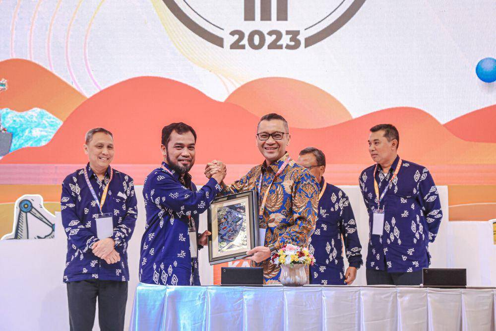 Penandatanganan Nota Kesepahaman (MoU) Kerjasama Penggunaan Produk Smooth Fluid (SF) antara Pertamina Patra Niaga dan PetroChina. (dok. Pertamina)