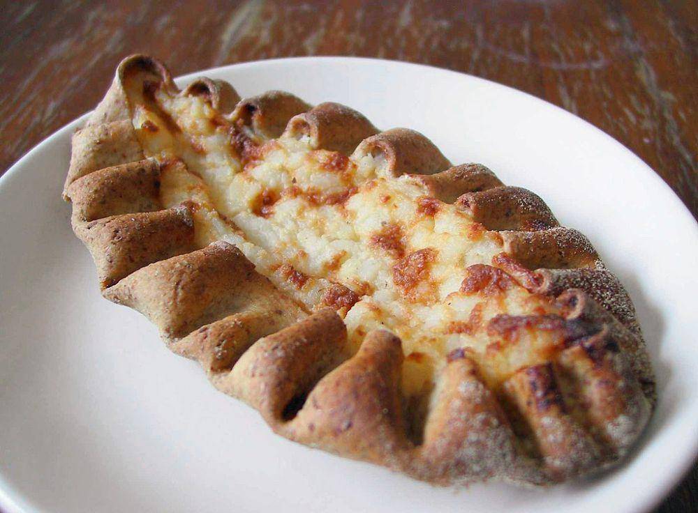 karelian pies (commons.wikimedia.org/Jarno Elonen)