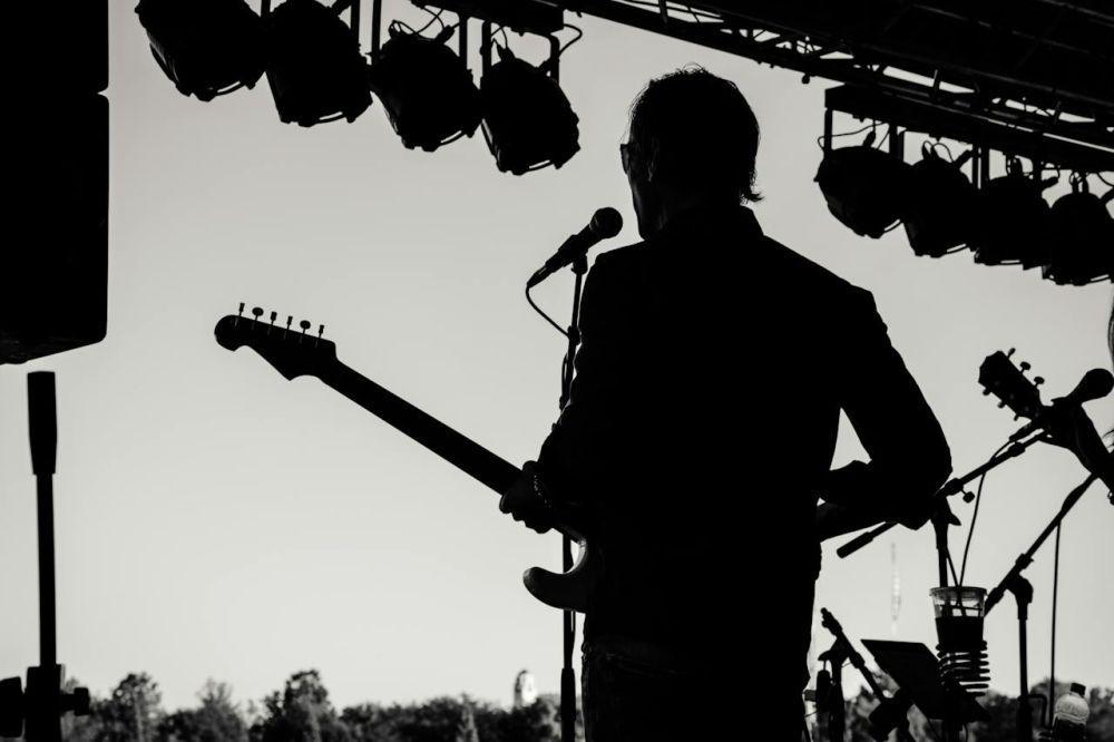9 Lagu Atmospheric Rock dan Death-Doom yang Cocok Temani Kesendirianmu