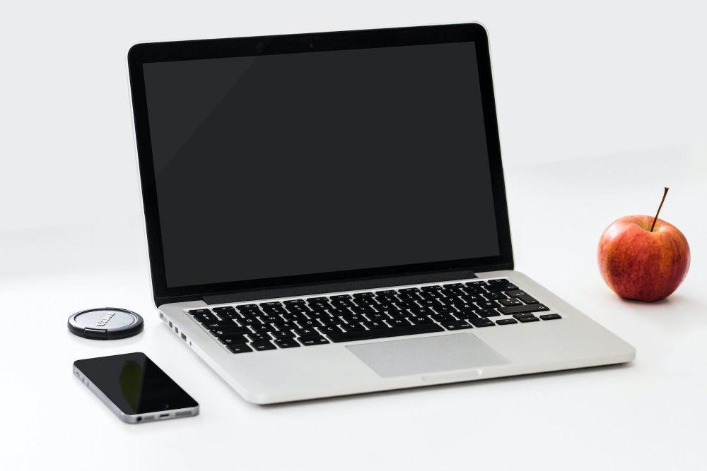 ilustrasi laptop (pexels.com/karsten madsen)