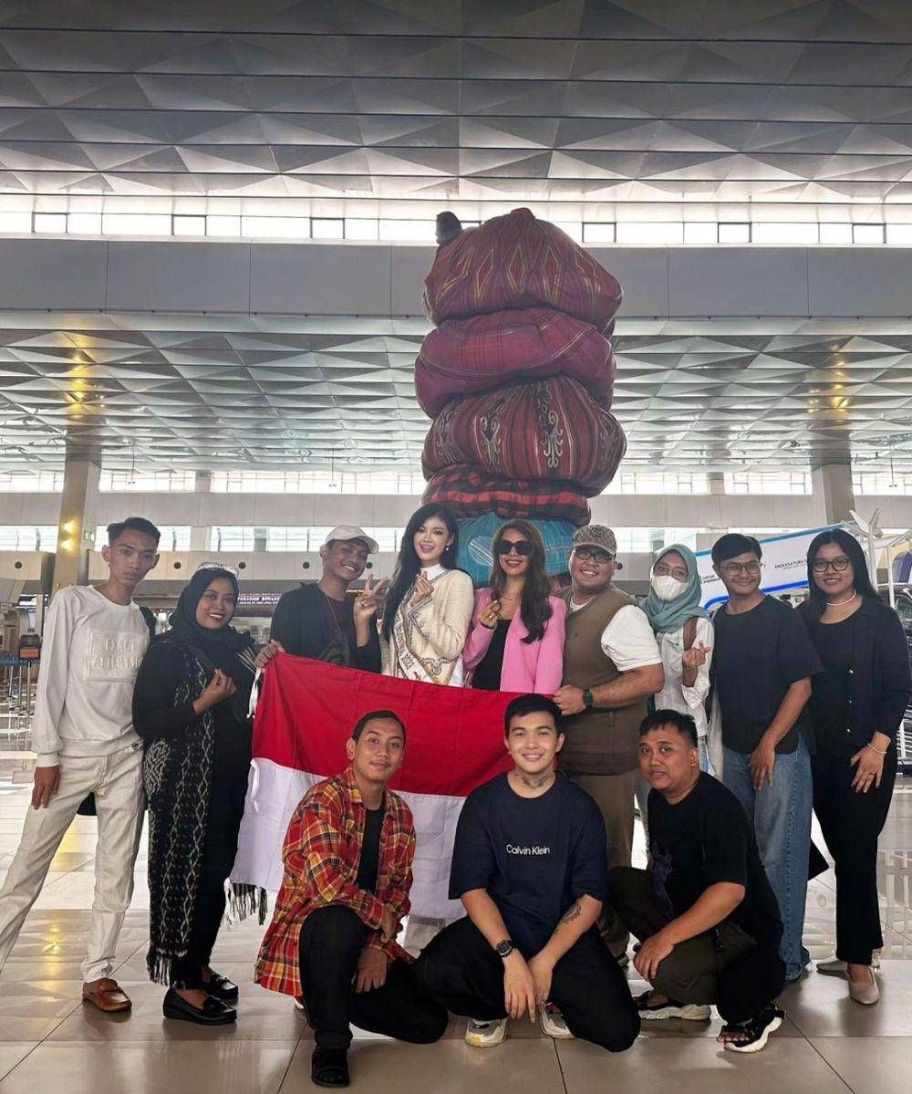 Potret Keberangkatan Wakil Indonesia Cindy Inanto ke Miss Earth 2023 (Instagram.com/mahakaryadutapesonaindonesia)
