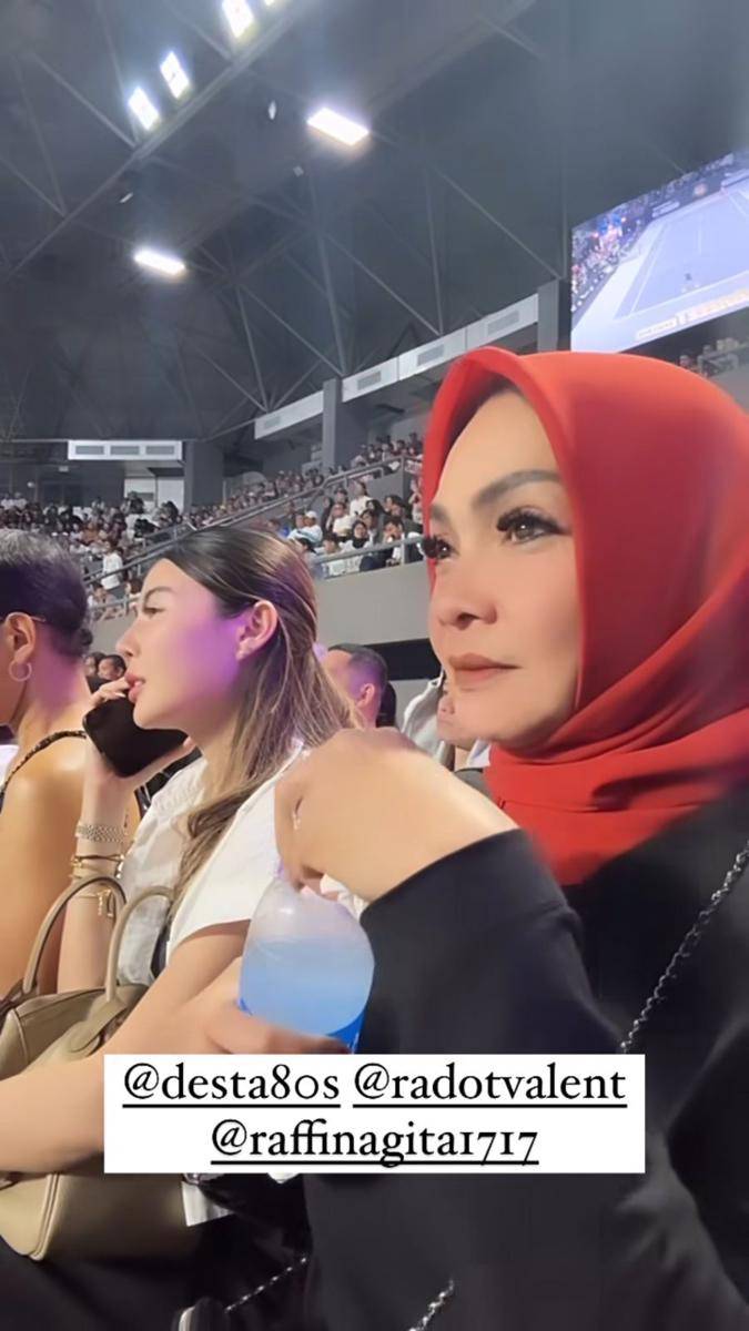 artis di pertandingan The Juara (Instagram.com/rieta_amilia)