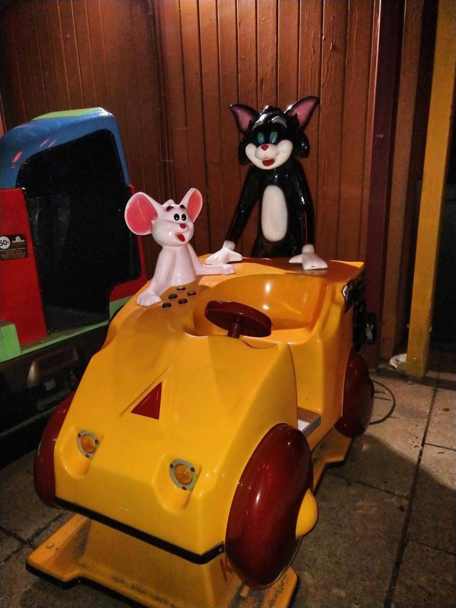 potret barang KW terinspirasi dari Tom and Jerry (reddit.com/user/Pojtke)