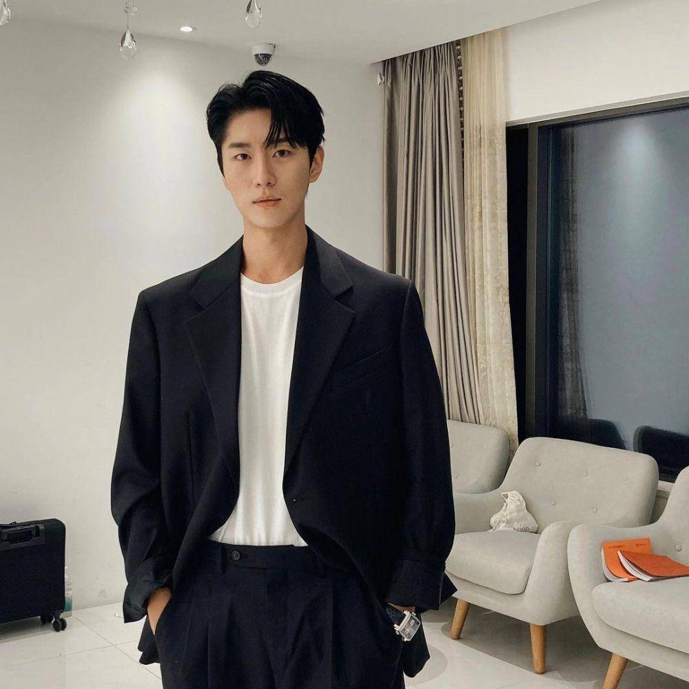cast The Story of Park's Marriage Contract (instagram.com/yvvoopark)