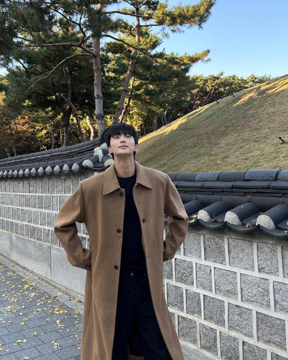 Byeon Woo Seok (instagram.com/byeonwooseok)