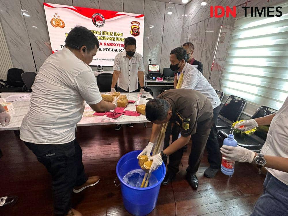 10 kilogram sabu tersebut dimusnahkan Polda Kalbar. (IDN Times/Teri).
