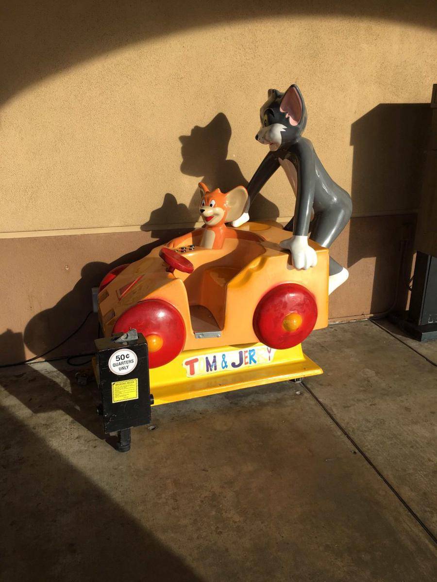 potret barang KW terinspirasi dari Tom and Jerry (reddit.com/user/Spooky_Pizookie)