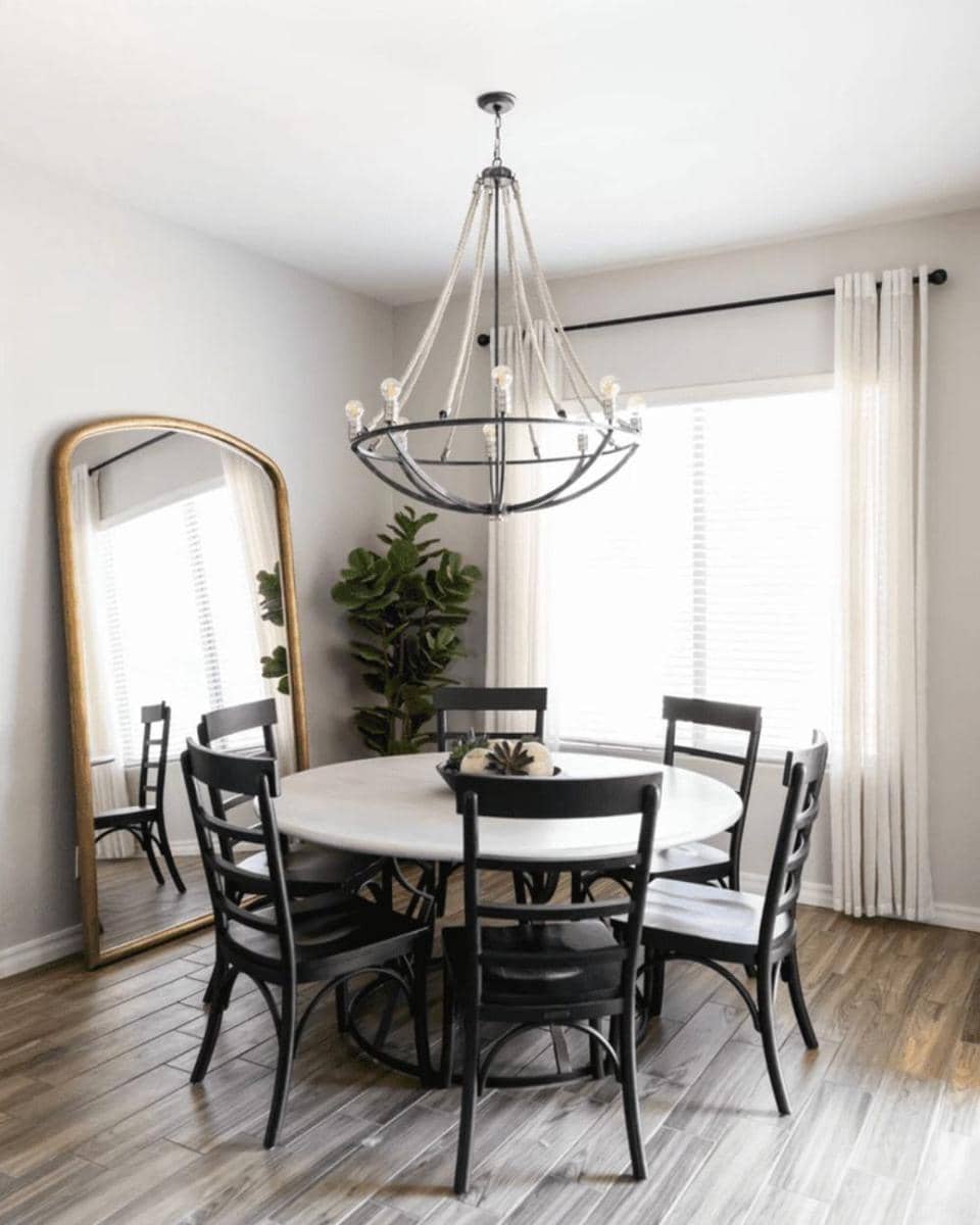 ilustrasi penempatan cermin di ruang makan (mydomaine.com)