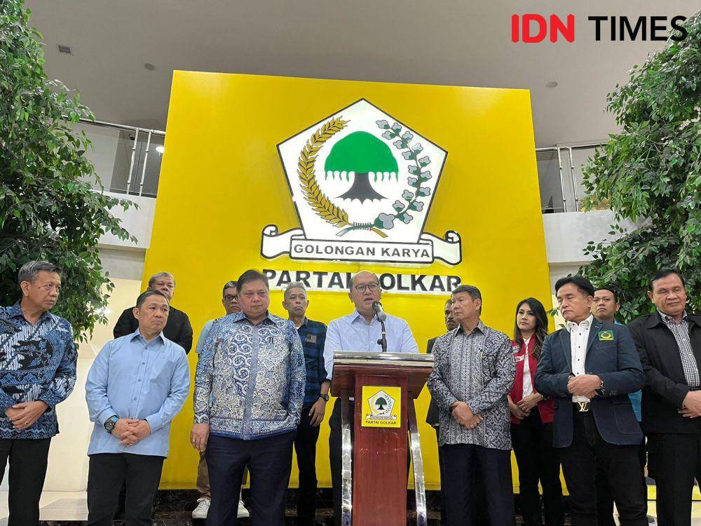 Ketua TKN Prabowo-Gibran, Rosan Roeslani di Kantor DPP Golkar Jakarta (IDN Times/Margith Juita Damanik)