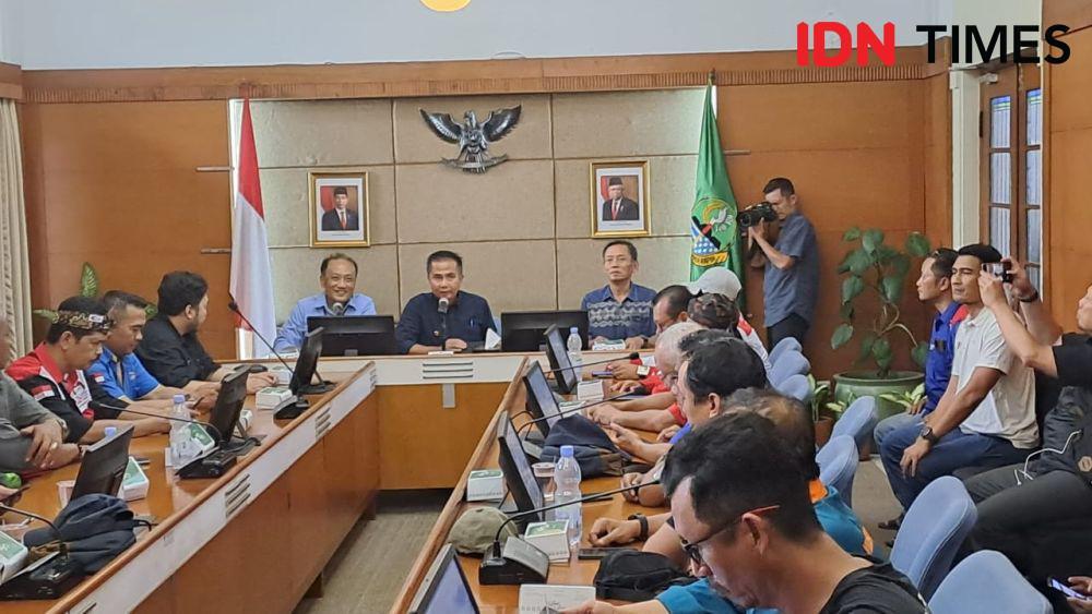 Tuntutan UMK 2024 Ditolak Bey Machmudin, Buruh di Jabar Ngamuk