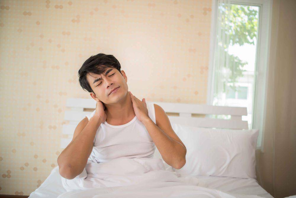 ilustrasi badan pegal saat bangun tidur (freepik.com/jcomp)