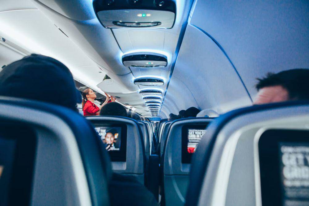 ilustrasi long flight (unsplash.com/Lukas Souza)