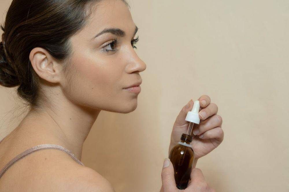 ilustrasi tea tree oil (pexels.com/Olha Ruskykh)