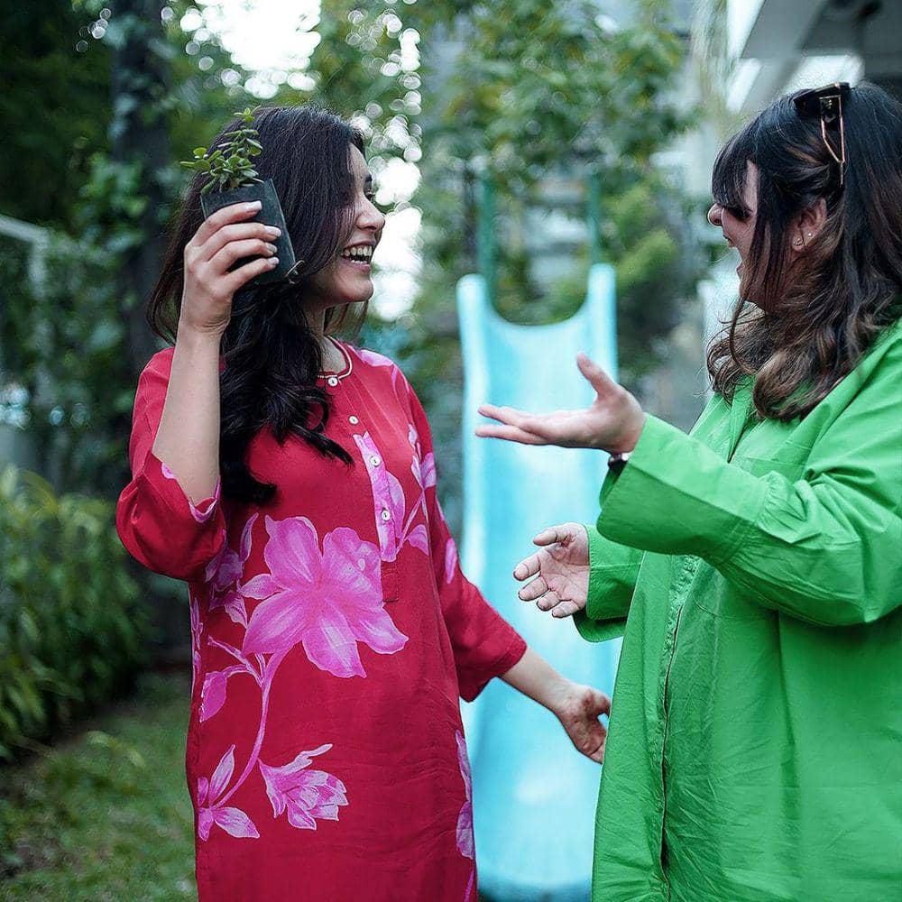 Raashii Khanna dan keluarga (instagram.com/raashiikhanna)