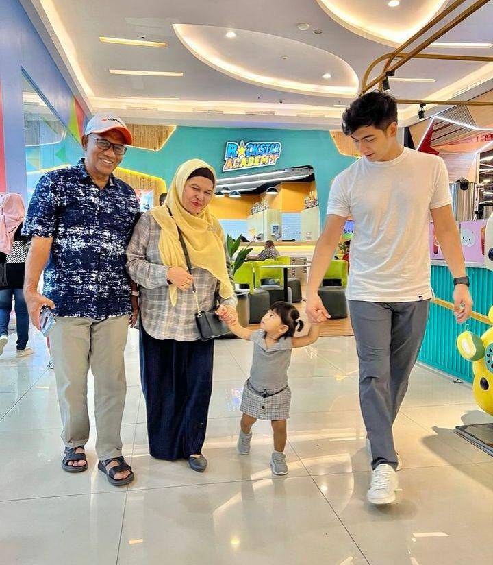 Moana dan papa vs mama (Instagram.com/reukuryantr)