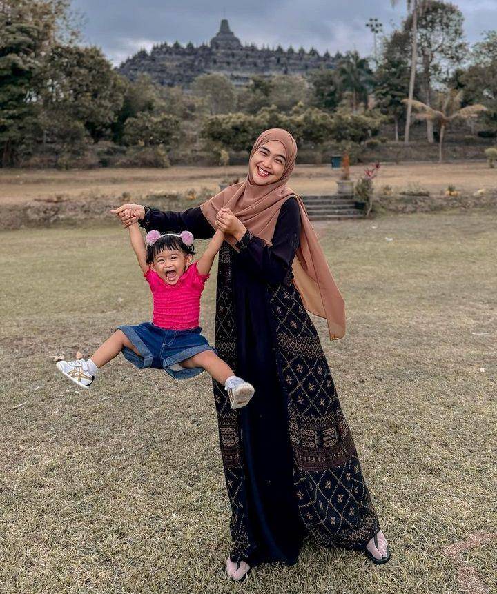 Moana dan papa vs mama (Instagram.com/riaricis1795)
