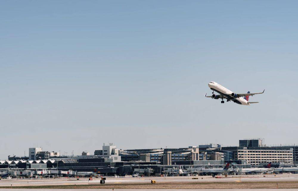 ilustrasi bandara (unsplash.com/betteratf8)
