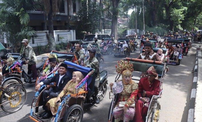 100 Pasutri Nikah Massal, Wako Palembang Izinkan Bulan Madu di Rumdin