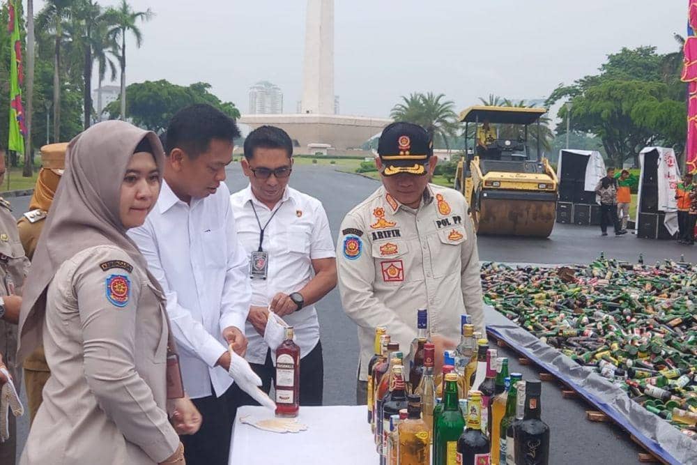 Satpol PP PPU Menegakkan Perda tentang Peredaran Minuman Keras