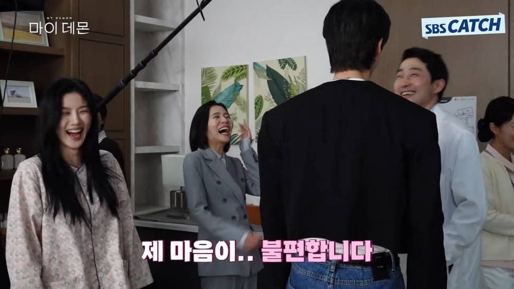 potret lucu di balik layar drama My Demon (youtube.com/SBSCatch)