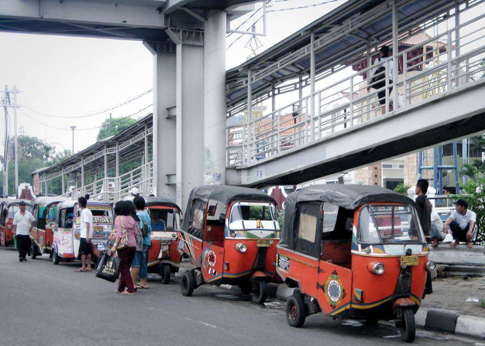ilustrasi bajaj, salah satu moda transportasi di Jakarta (flickr.com/tbSMITH)