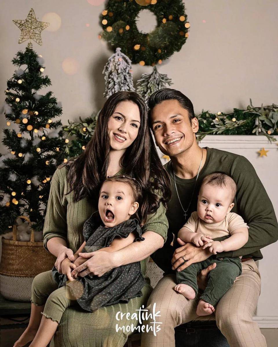 pemotretan terbaru Randy Pangalila dan keluarga (instagram.com/creatinkmoments)