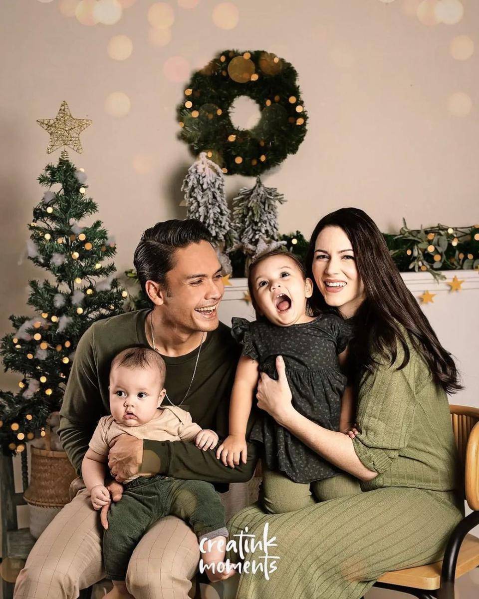 pemotretan terbaru Randy Pangalila dan keluarga (instagram.com/creatinkmoments)
