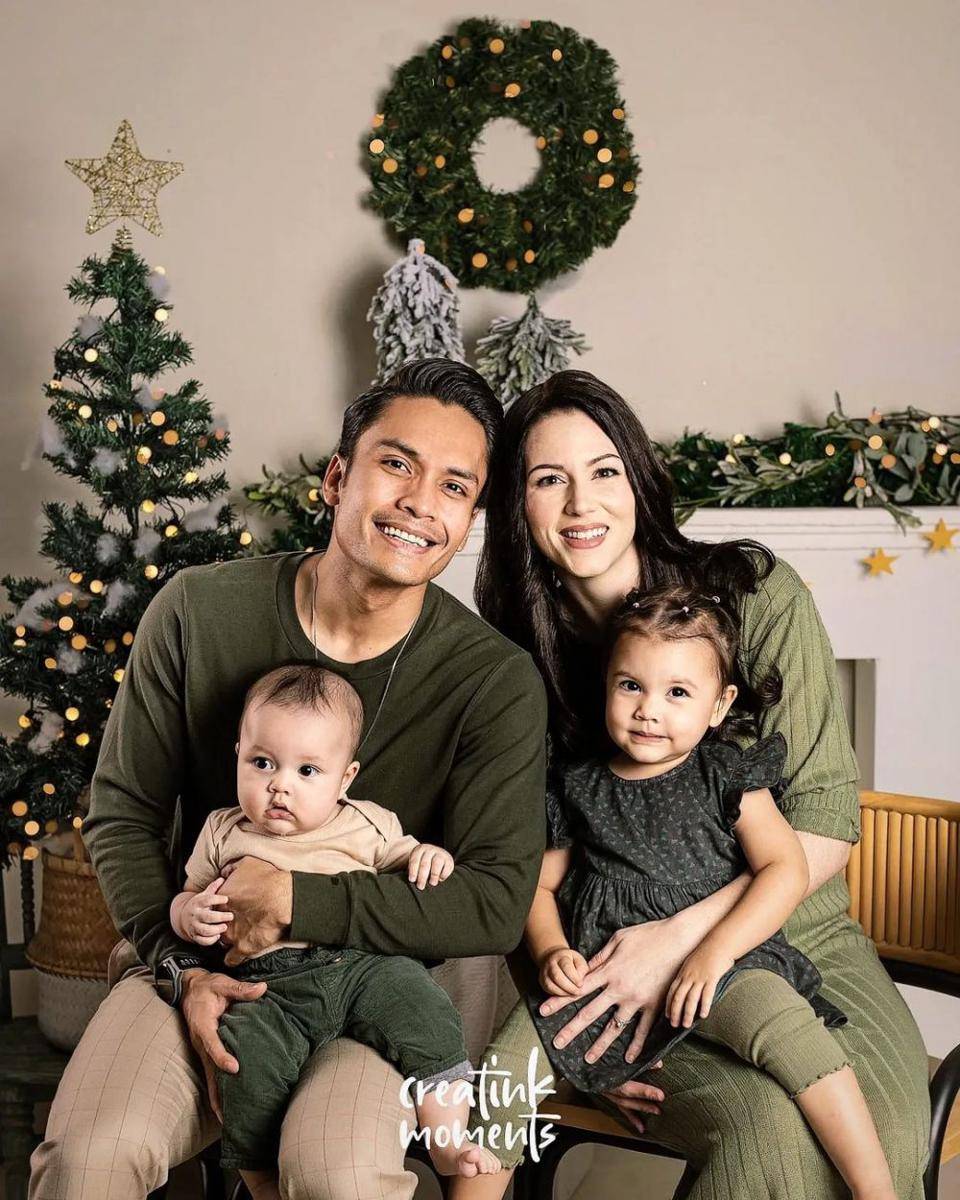 pemotretan terbaru Randy Pangalila dan keluarga (instagram.com/creatinkmoments)