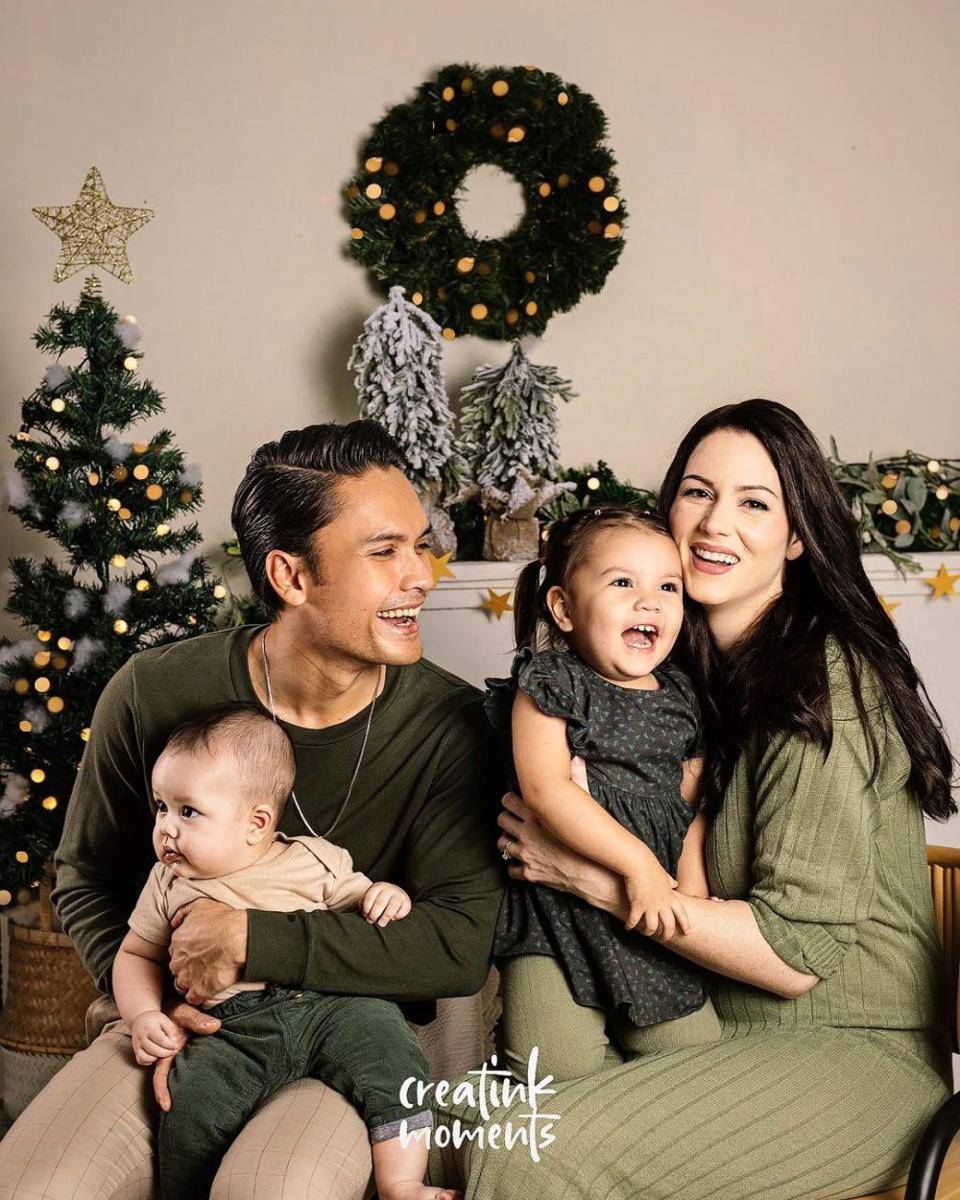 pemotretan terbaru Randy Pangalila dan keluarga (instagram.com/creatinkmoments)