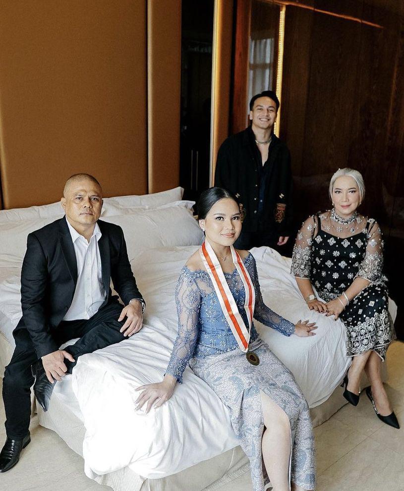 momen wisuda adik Jefri Nichol (instagram.com/jefrinichol)