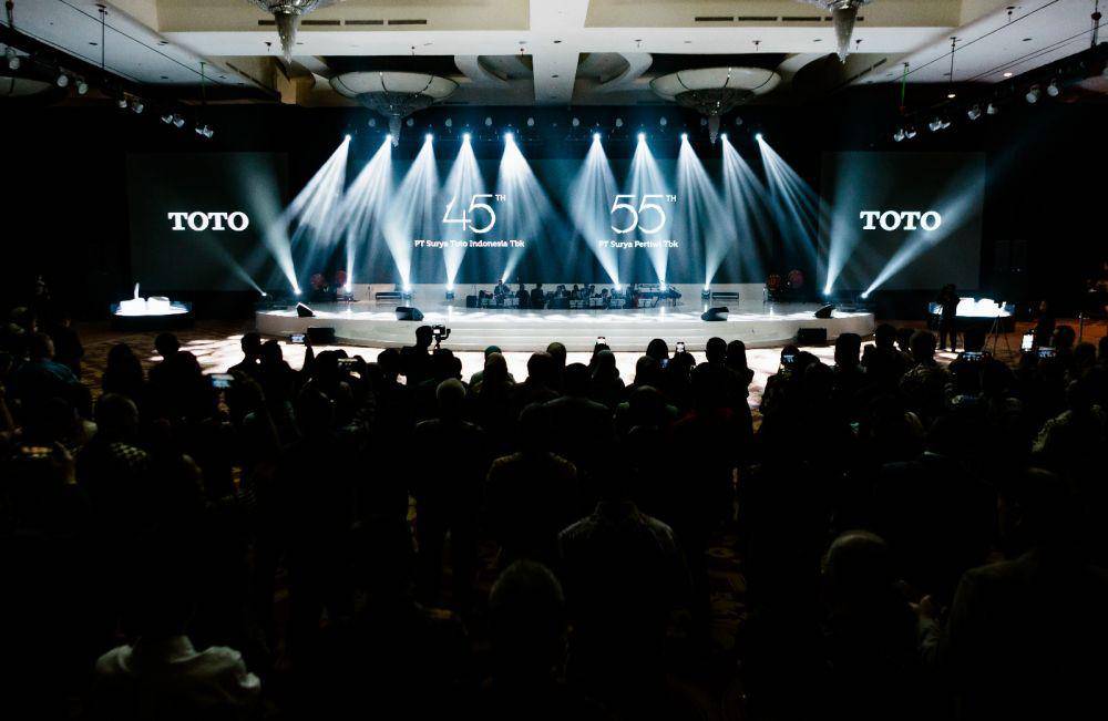 Perayaan ulang tahun PT Surya Toto Indonesia Tbk (TOTO) dan PT Surya Pertiwi Tbk (SPTO). (dok. TOTO Indonesia)