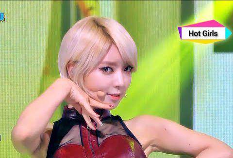 cuplikan penampilan AOA (youtube.com/Mnet K-POP)