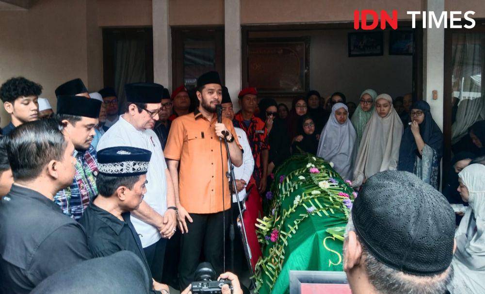 Ketua partai Hanura Sumut El Adrian Shah sampaikan duka mendalam atas meninggalnya Kodrat Shah (IDN Times/Eko Agus Herianto)