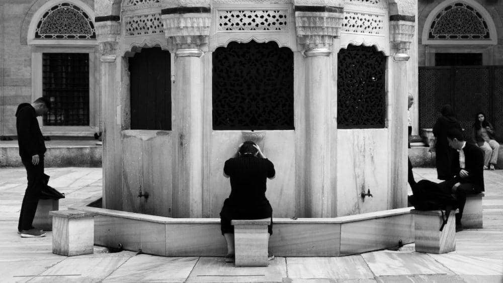 ilustrasi berwudhu (pexels.com/Şemsi Belli)